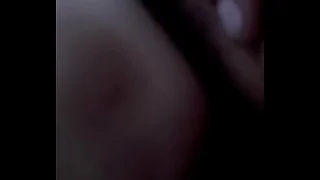 despues de chupetearme las nalgas me penetra